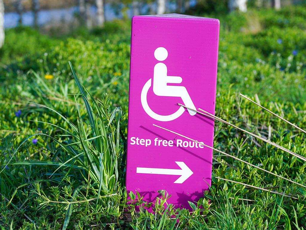 A wheel chair sign reading "Step free route" on it.